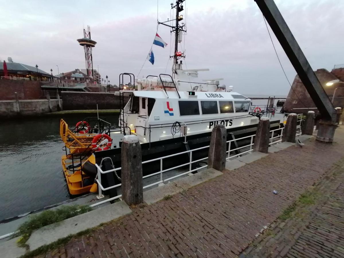 De Notenbalk Aan Zee Bed & Breakfast Vlissingen Bagian luar foto