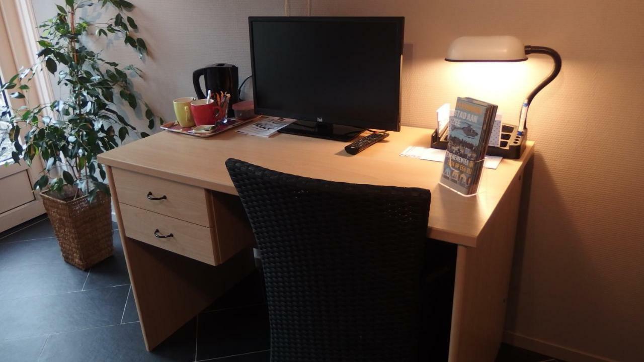 De Notenbalk Aan Zee Bed & Breakfast Vlissingen Bagian luar foto